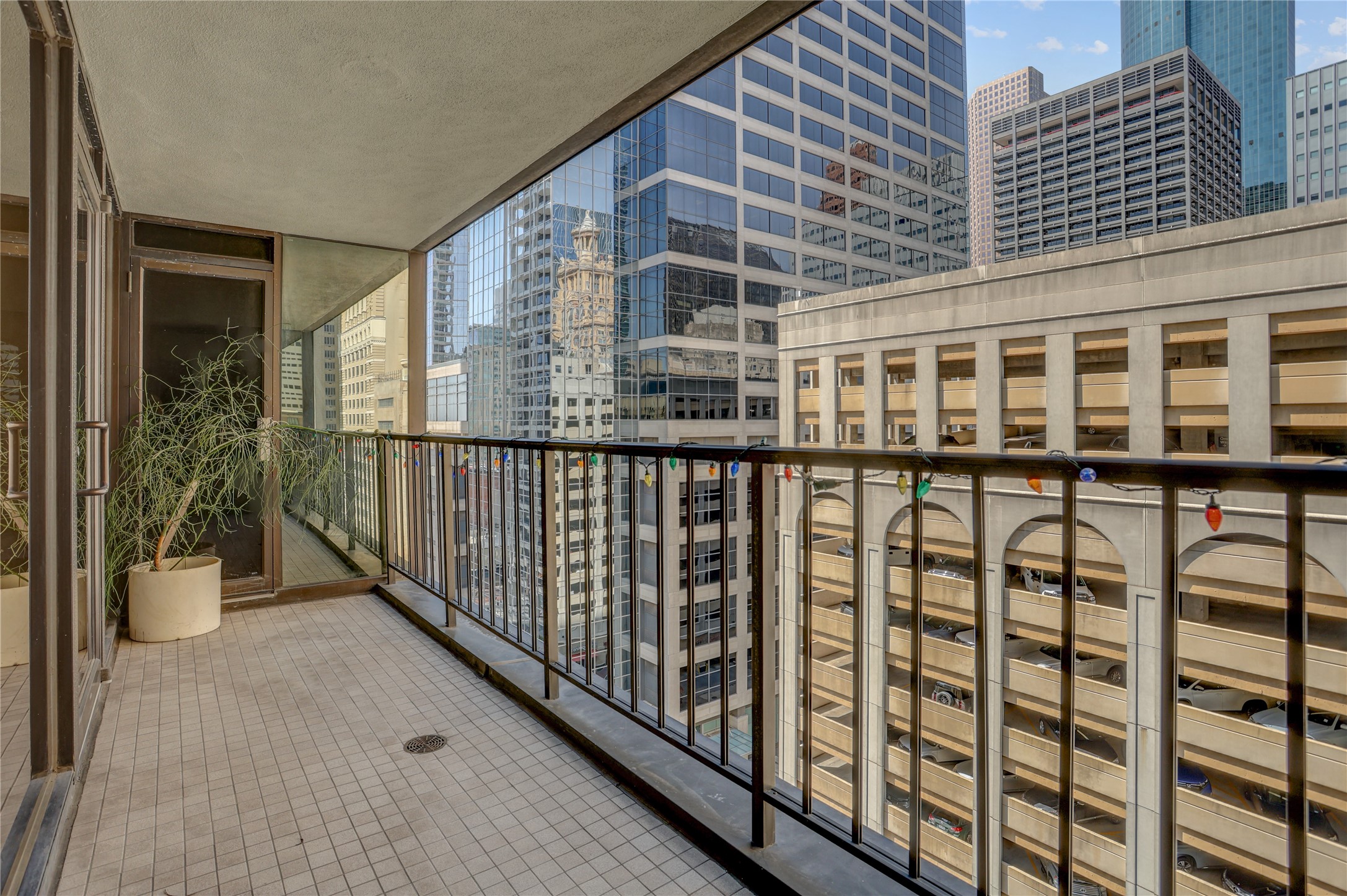 917 Main Street, Unit 1107 Houston, TX 77002 - Photo 17 of 33 a view of a building from a balcony
