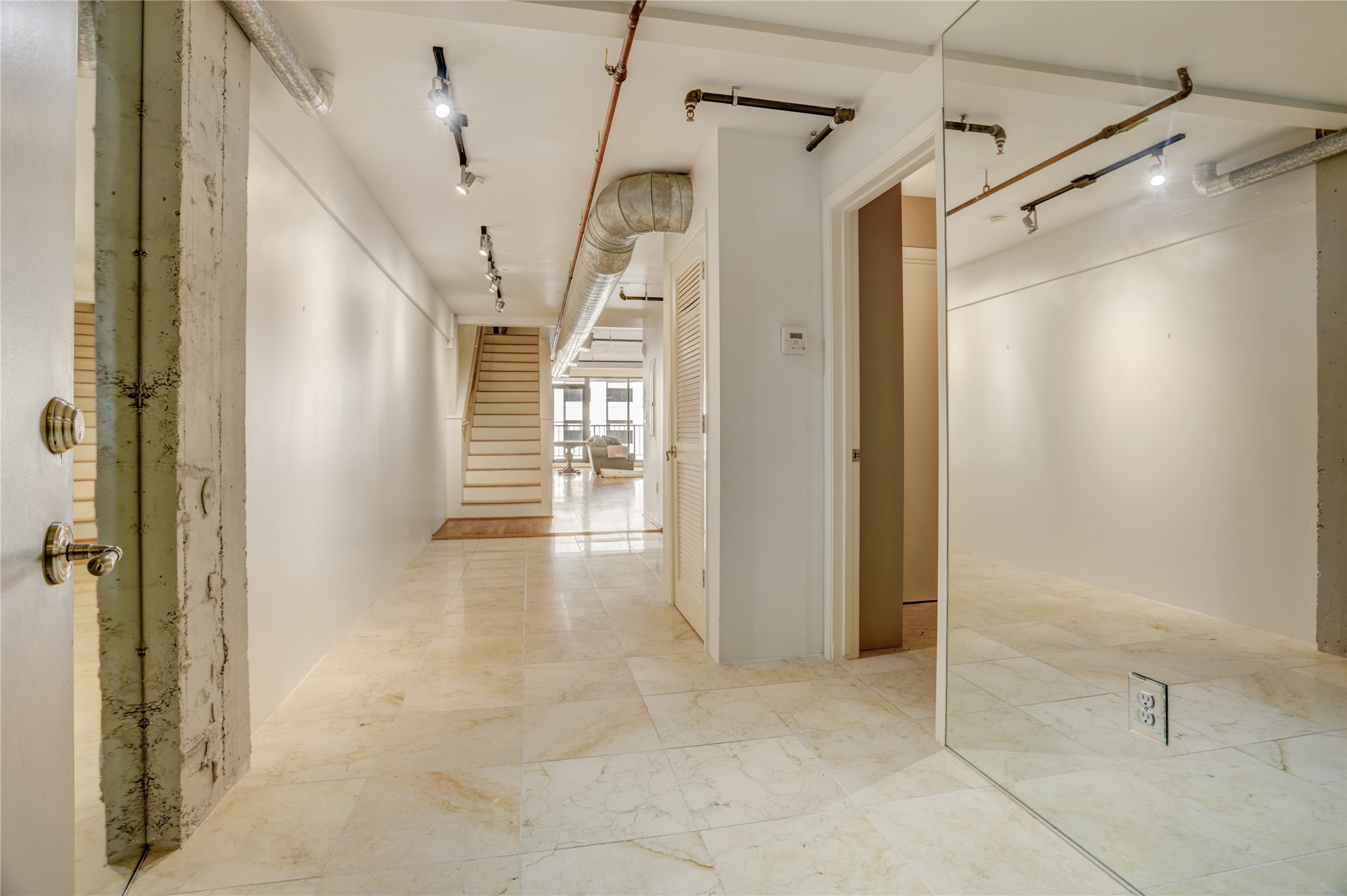 917 Main Street, Unit 1107 Houston, TX 77002 - Photo 8 of 33 a view of a hallway with a glass door and chandelier