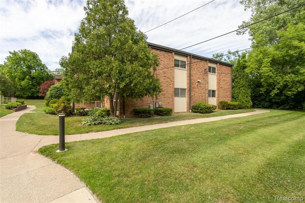 4041 West Maple Road, Unit 104 Bloomfield Hills, MI 48301 - Photo 24 of 25