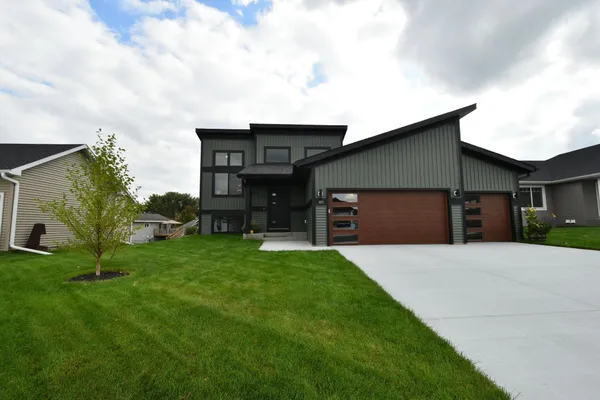 $449,000 | 109 Fairway Street, Zumbrota, MN 55992