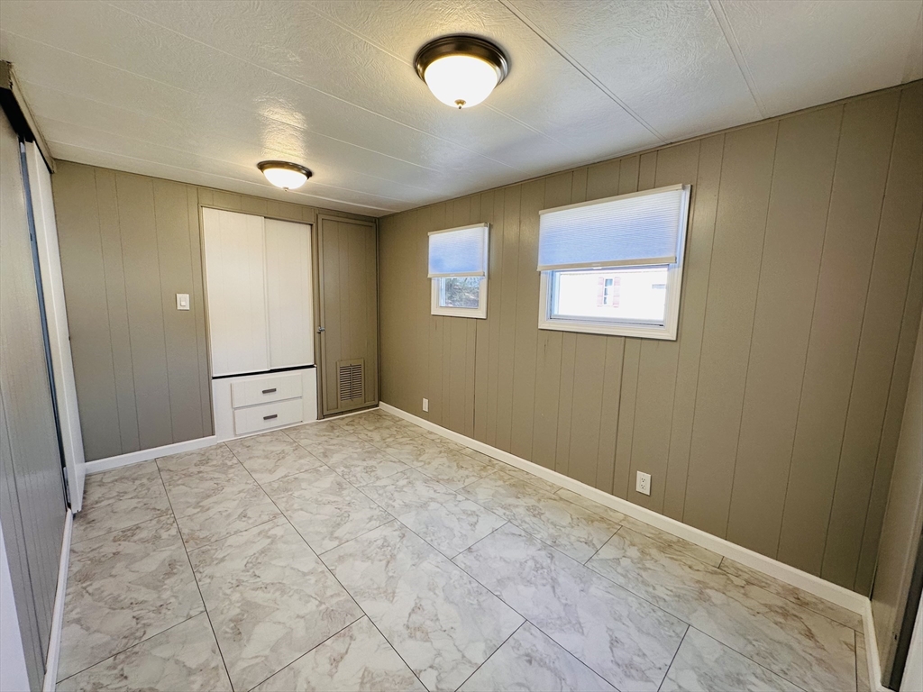 11 Lamplighter Lane Springfield, MA 01119 - Photo 12 of 32