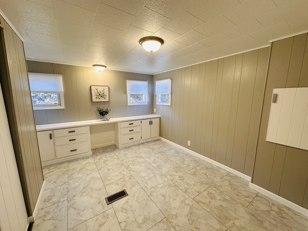 11 Lamplighter Lane Springfield, MA 01119 - Photo 19 of 32