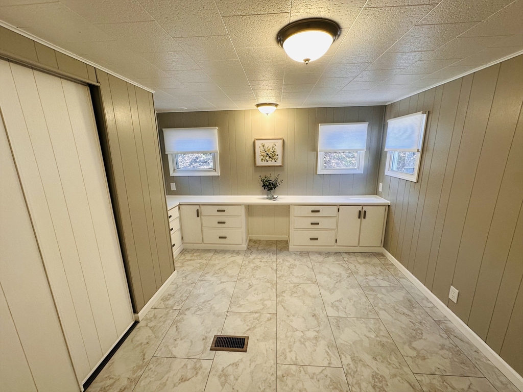 11 Lamplighter Lane Springfield, MA 01119 - Photo 20 of 32
