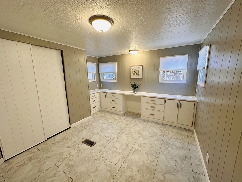11 Lamplighter Lane Springfield, MA 01119 - Photo 21 of 32