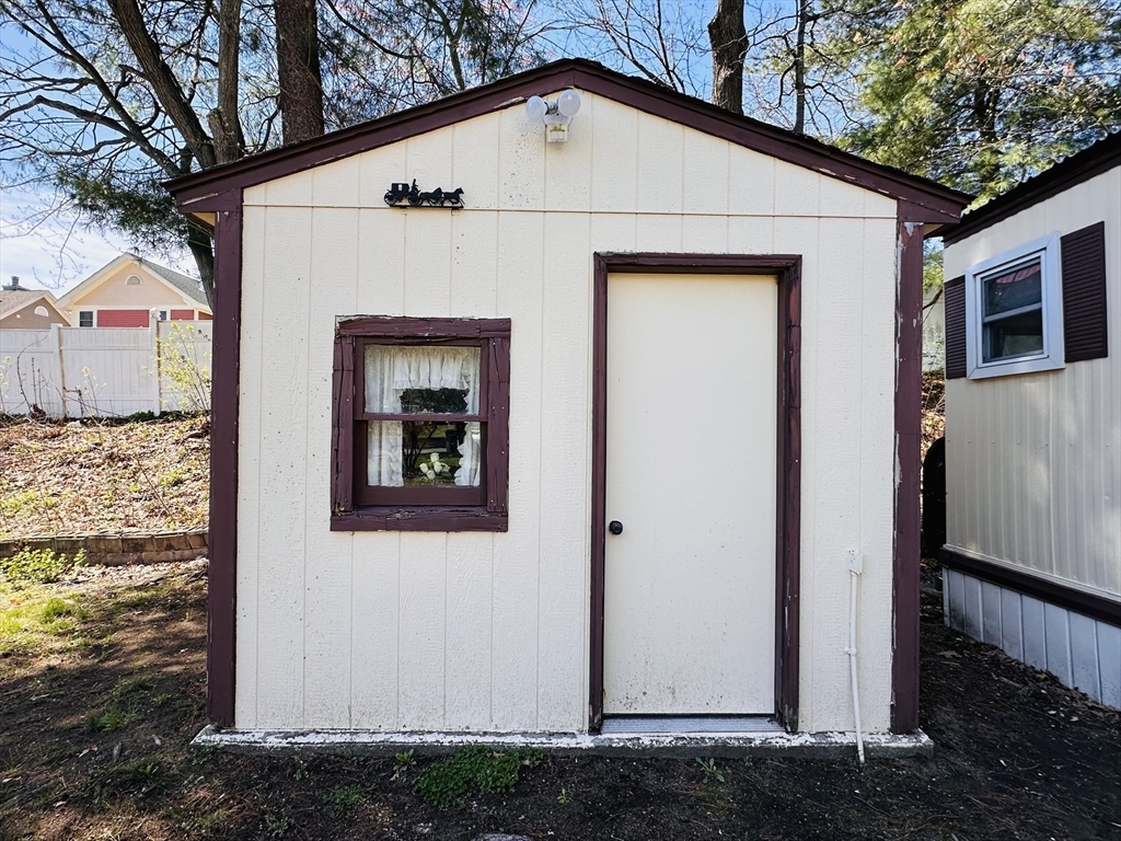 11 Lamplighter Lane Springfield, MA 01119 - Photo 29 of 32
