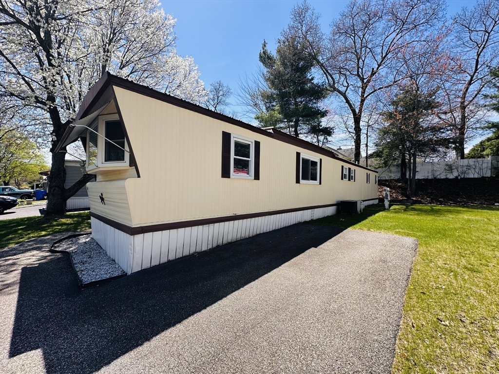11 Lamplighter Lane Springfield, MA 01119 - Photo 30 of 32