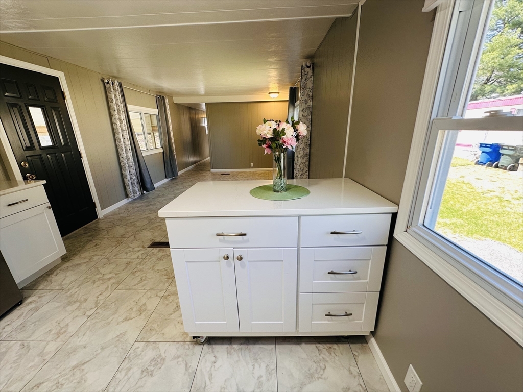11 Lamplighter Lane Springfield, MA 01119 - Photo 6 of 32