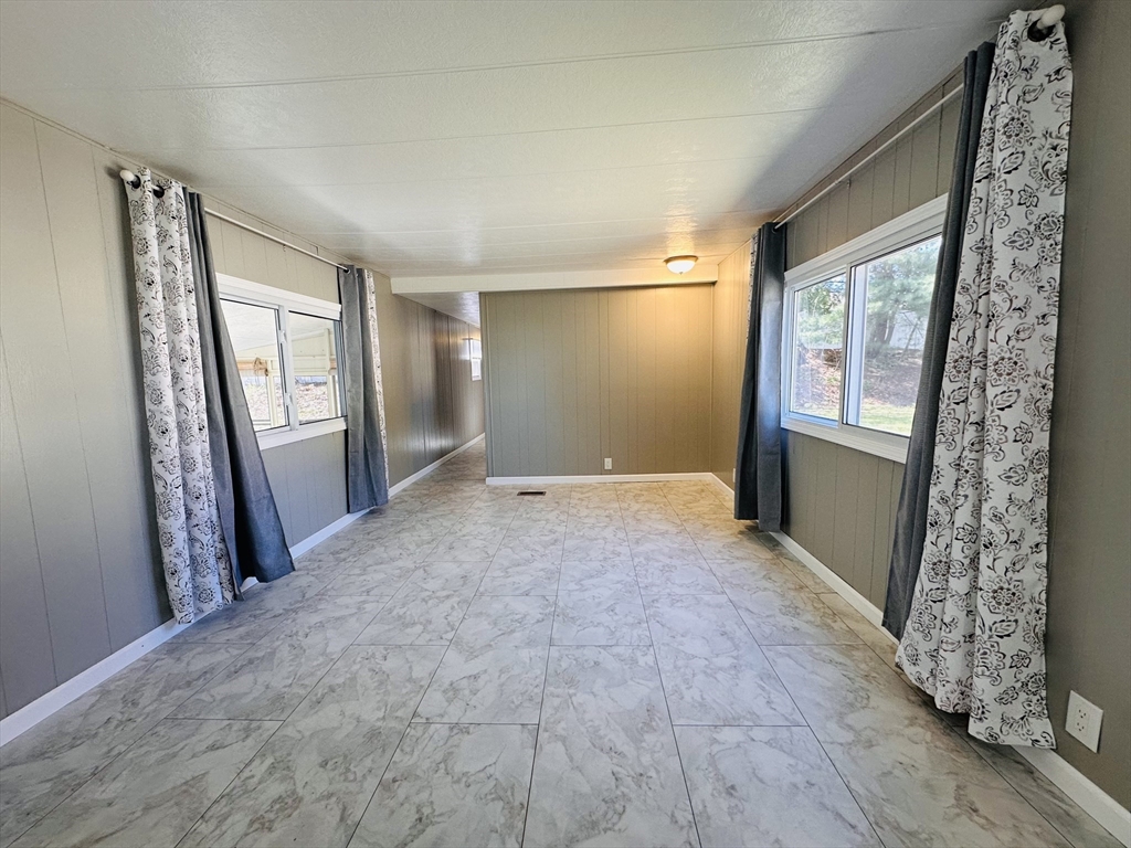 11 Lamplighter Lane Springfield, MA 01119 - Photo 8 of 32