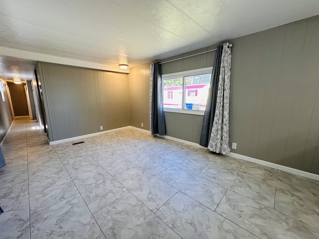 11 Lamplighter Lane Springfield, MA 01119 - Photo 9 of 32
