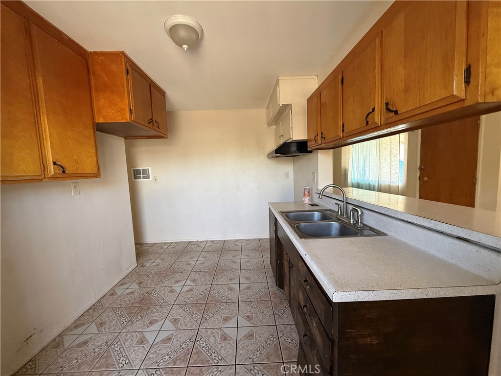453 East F Street Colton, CA 92324 - Photo 2 of 6