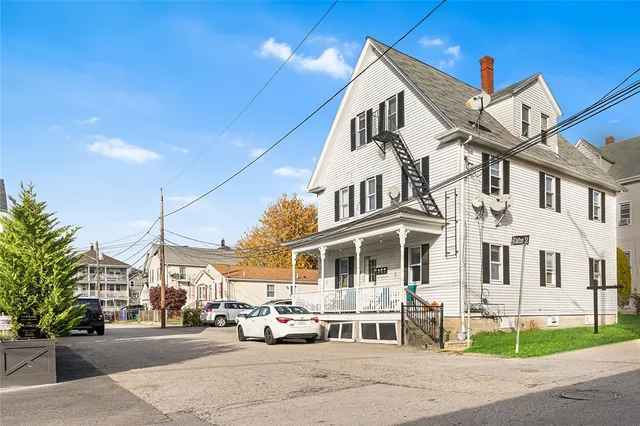 $799,000 | 2 Chilton Street, Bristol, RI 02809