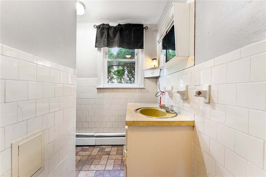 2 Chilton Street Bristol, RI 02809 - Photo 13 of 48