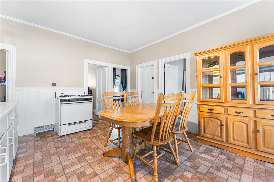 2 Chilton Street Bristol, RI 02809 - Photo 5 of 48