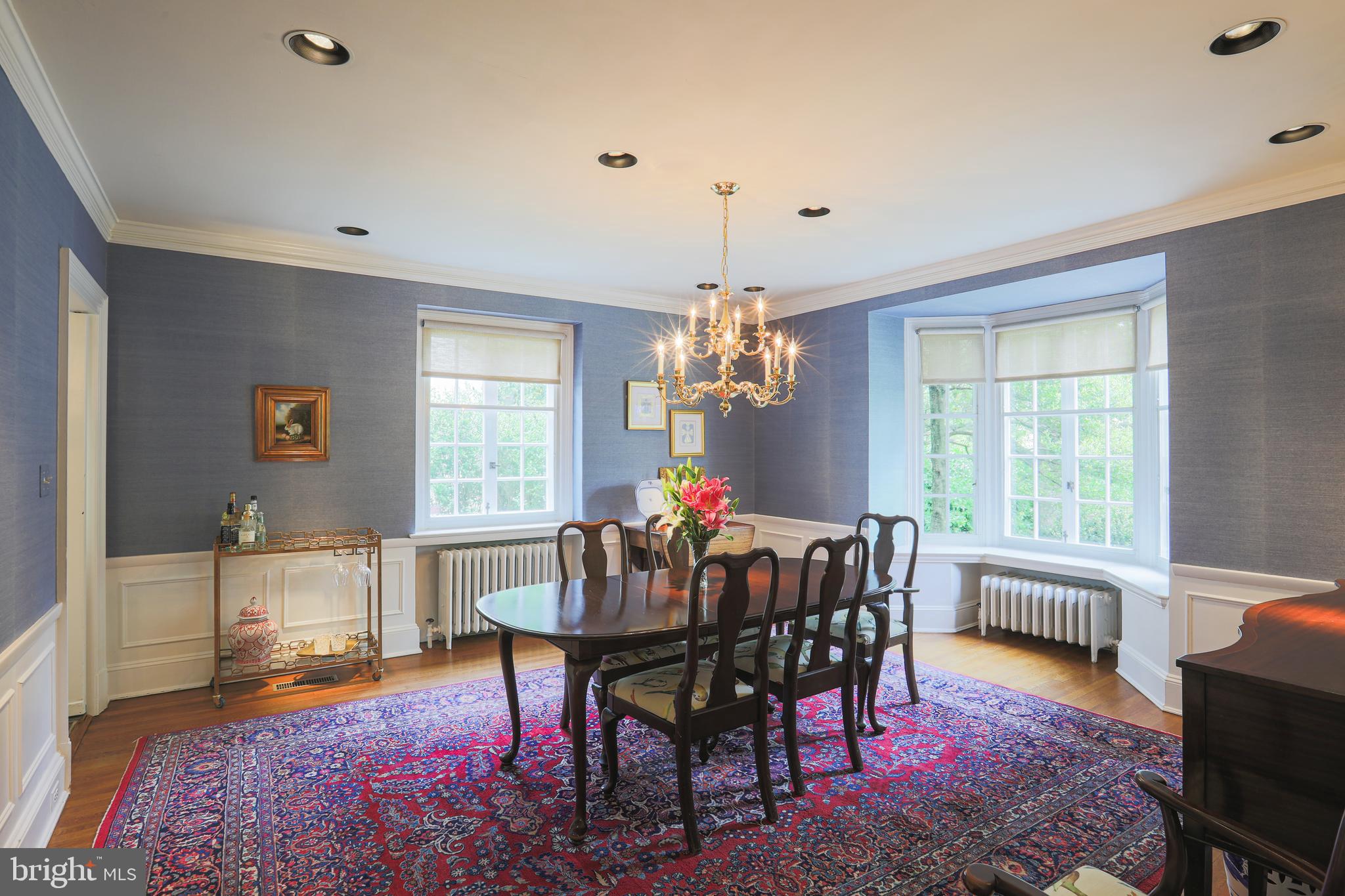 5502 Roland Avenue Baltimore, MD 21210 - Photo 11 of 47 Stylish grass cloth wallpaper, built-up molding
