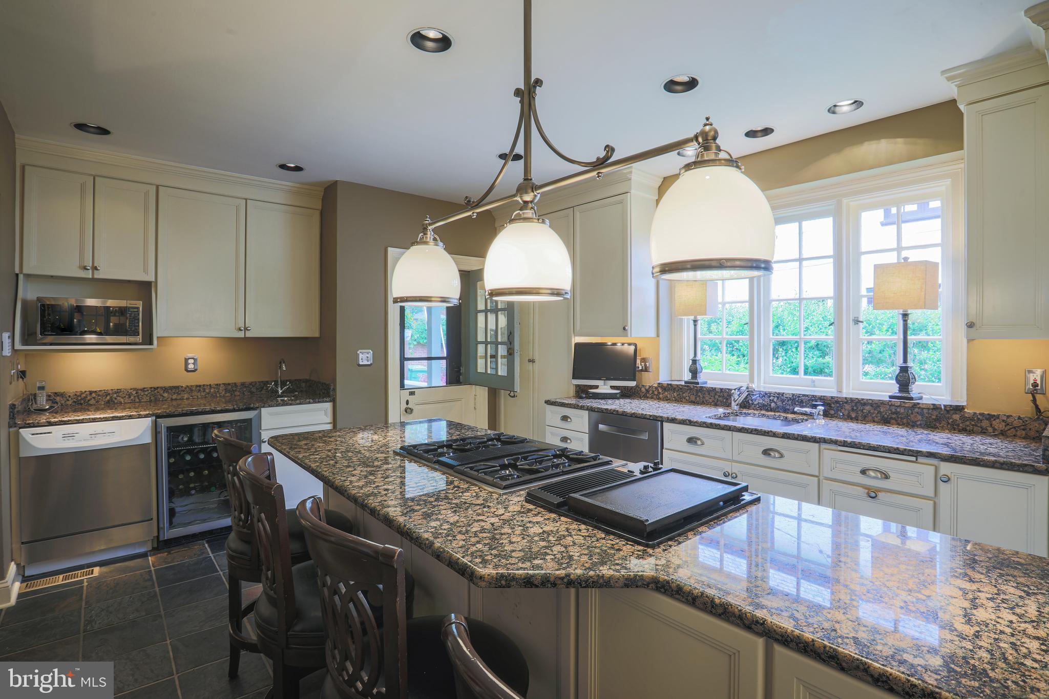 5502 Roland Avenue Baltimore, MD 21210 - Photo 14 of 47 Eat in kitchen w/large island