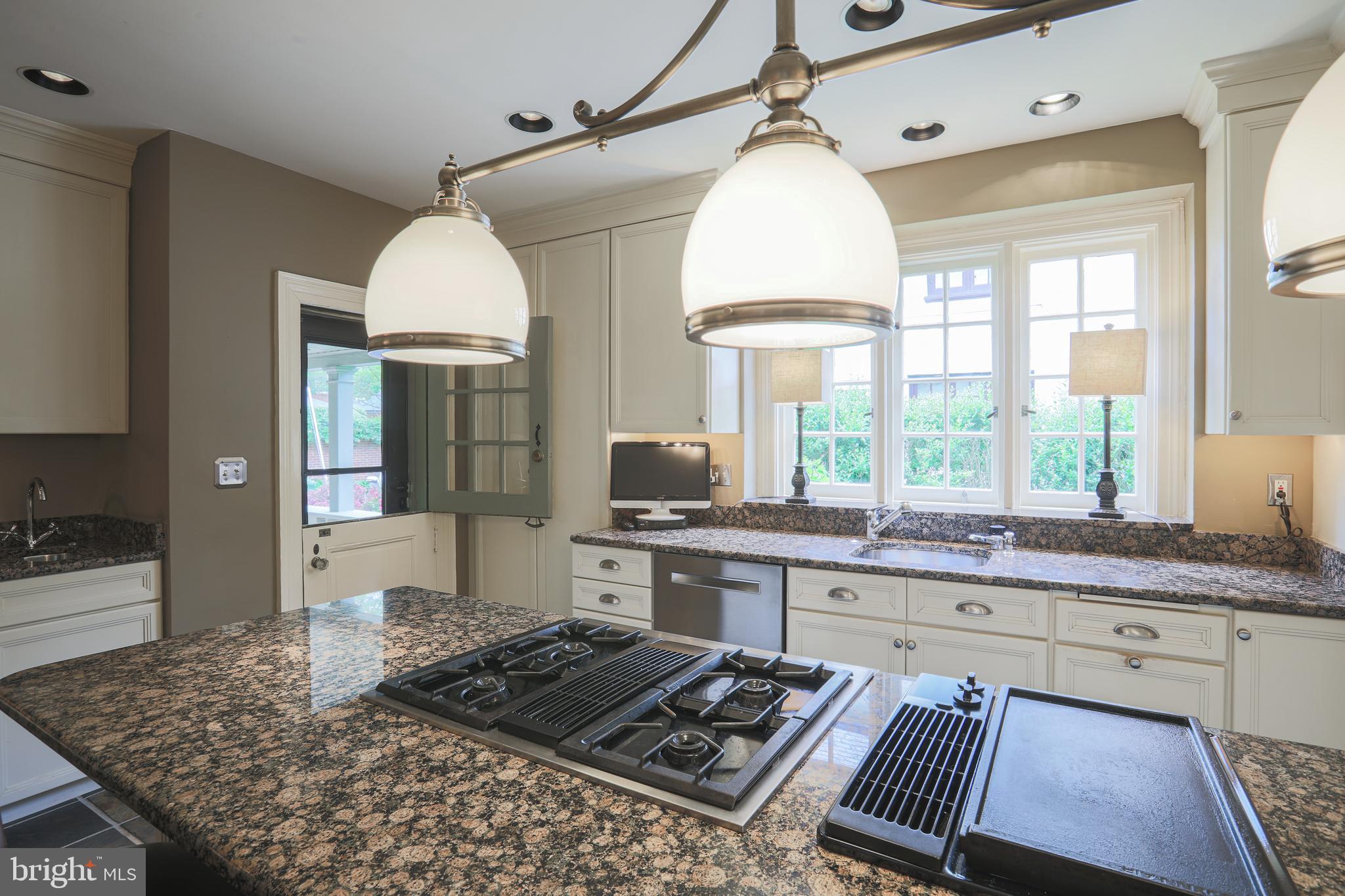 5502 Roland Avenue Baltimore, MD 21210 - Photo 15 of 47 Gas range with griddle, warming drawer