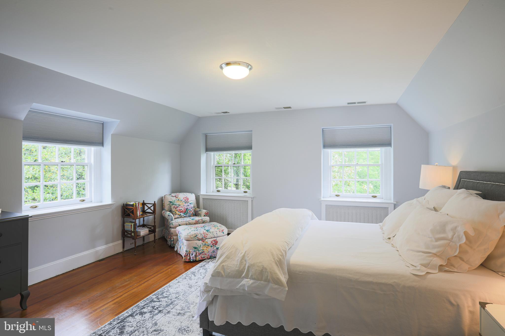 5502 Roland Avenue Baltimore, MD 21210 - Photo 24 of 47 Bedroom- 2 walls of windows bring in natural light