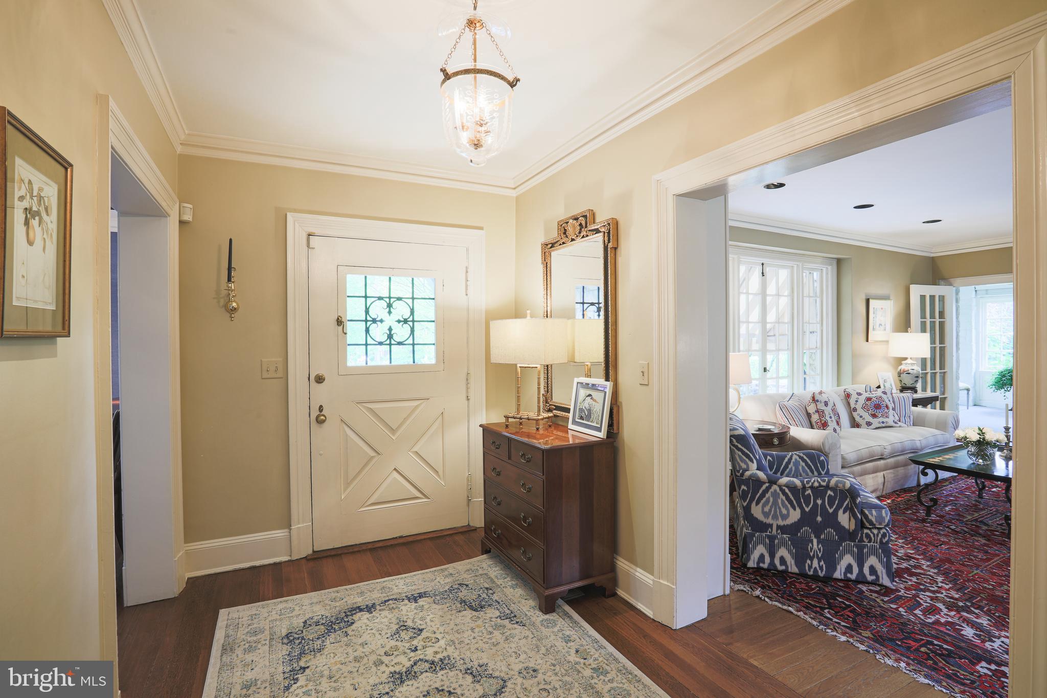 5502 Roland Avenue Baltimore, MD 21210 - Photo 5 of 47 Jones Lighting designer lighting throughout