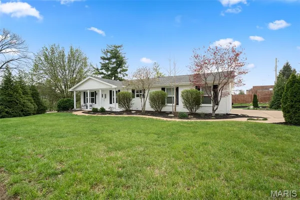 $425,000 | 1080 Sagebrush Trail, Ballwin, MO 63011