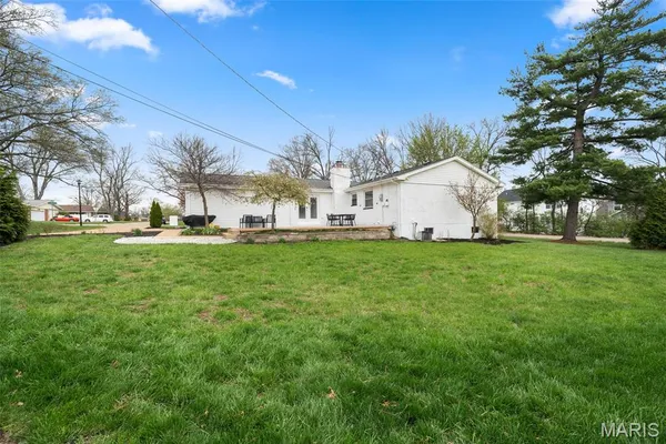 $425,000 | 1080 Sagebrush Trail, Ballwin, MO 63011