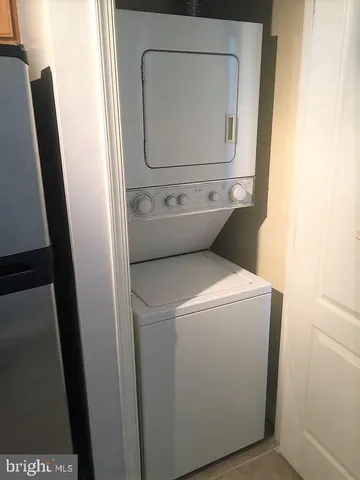 a view of empty room with window