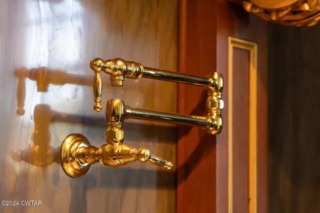 a view of entryway with a front door