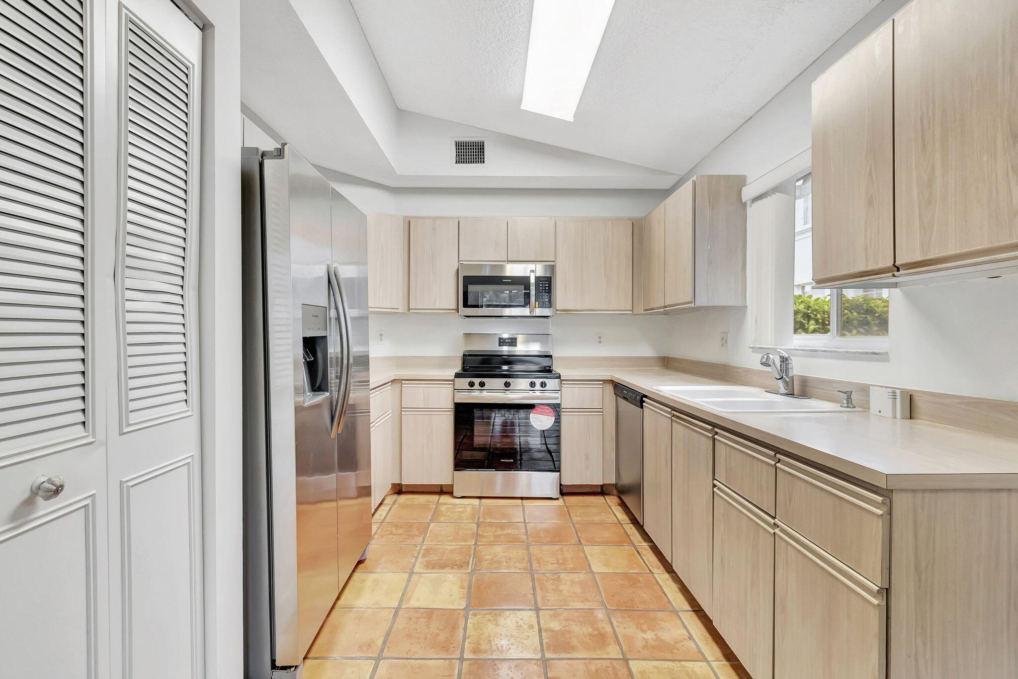 6215 Old Court Road, Unit 501 Boca Raton, FL 33433 - Photo 15 of 46 18-web-or-mls-DSC_3050