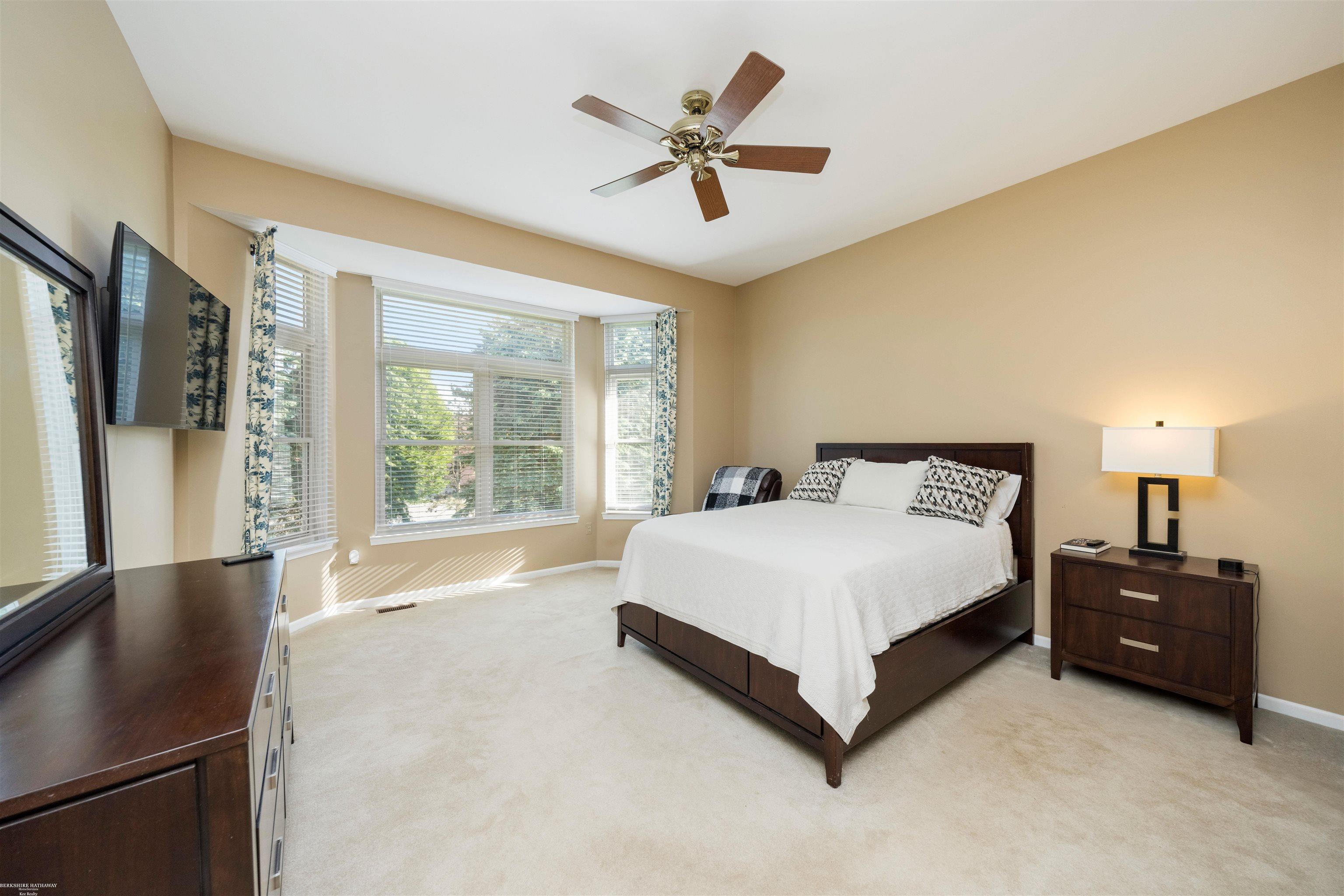3157 Silverbrook Drive Rochester, MI 48306 - Photo 19 of 39 50143120-bdb6f122-ce89-4b77-967d-d810beddee28.JPG