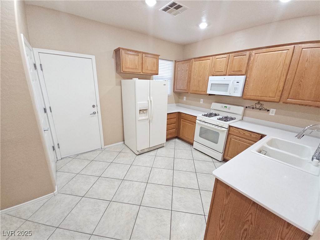 2544 Cosmic Dust Street Henderson, NV 89044 - Photo 4 of 21