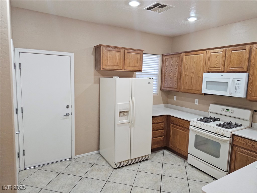2544 Cosmic Dust Street Henderson, NV 89044 - Photo 5 of 21
