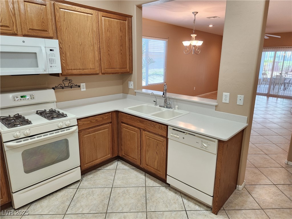 2544 Cosmic Dust Street Henderson, NV 89044 - Photo 6 of 21