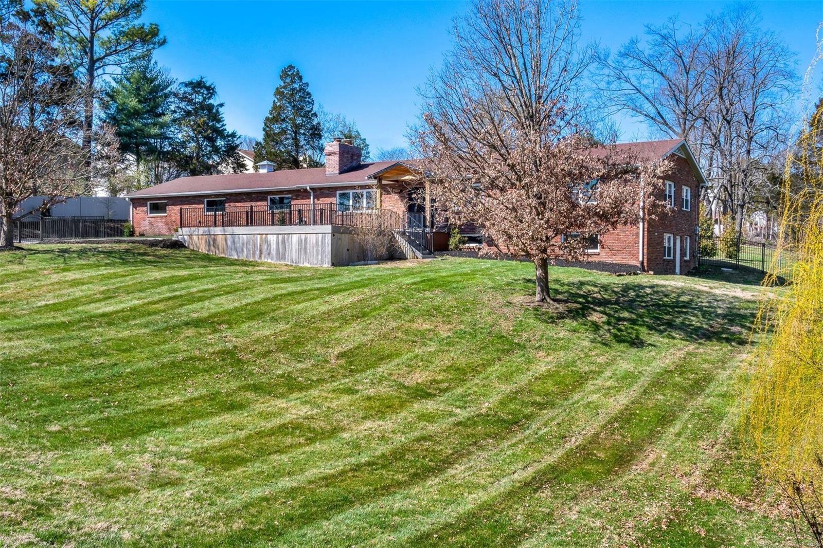 957 Sulphur Spring Road Ballwin, MO 63021 - Photo 5 of 33 Gallery Image 5