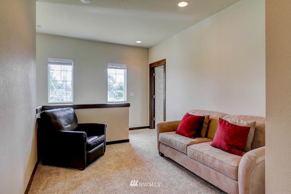 502 196th Street Southeast Bothell, WA 98012 - Photo 10 of 24