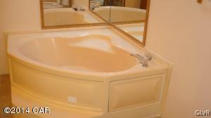 85 North Pine Tree Road Hazleton, PA 18201 - Photo 17 of 20 85 n SOAK TUB