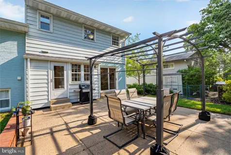 $1,250,000 | 915 North Overlook Drive, Alexandria, VA 22305