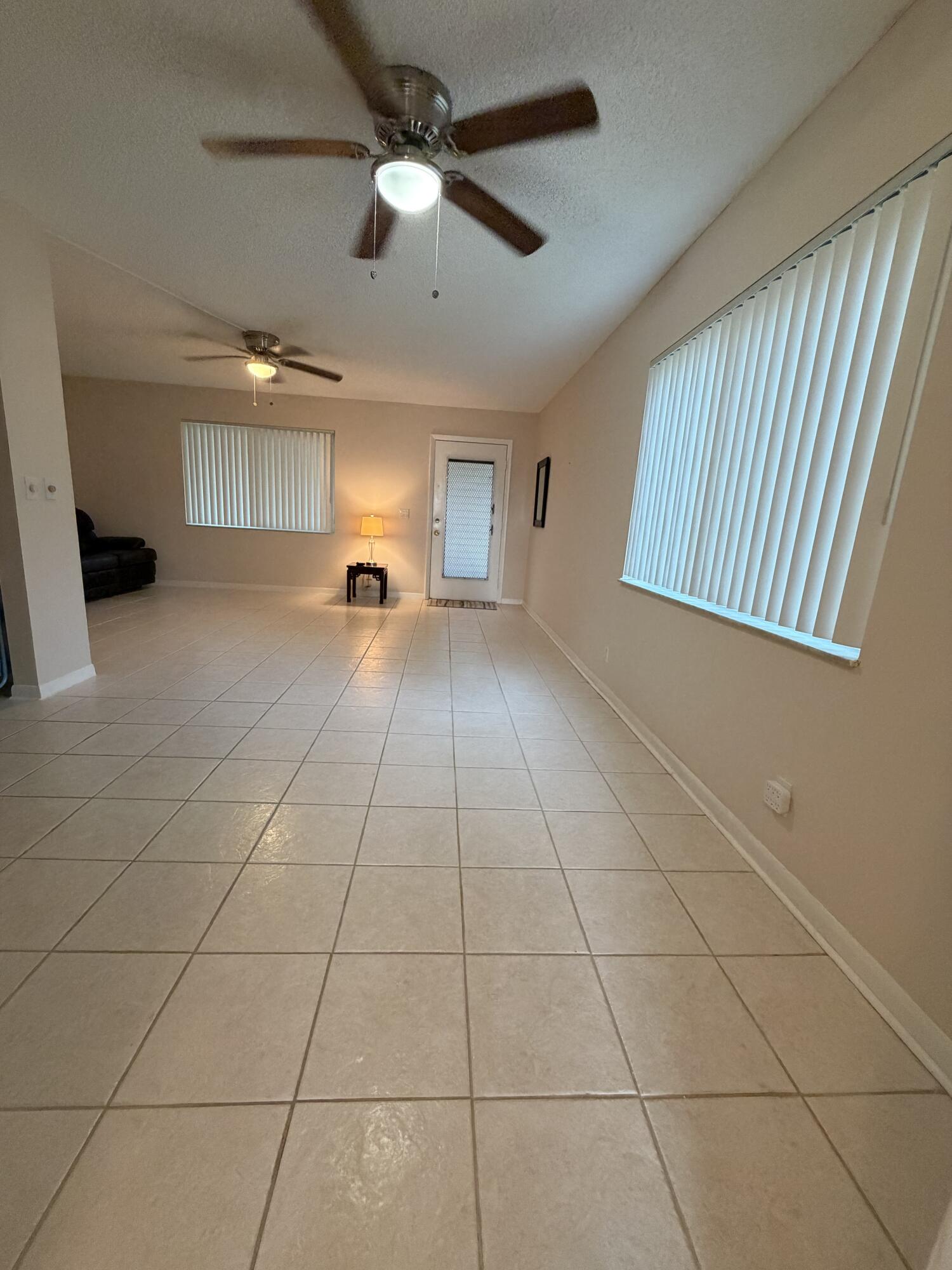 728 Normandy Lane, Unit P Delray Beach, FL 33484 - Photo 6 of 11 LIVING ROOM