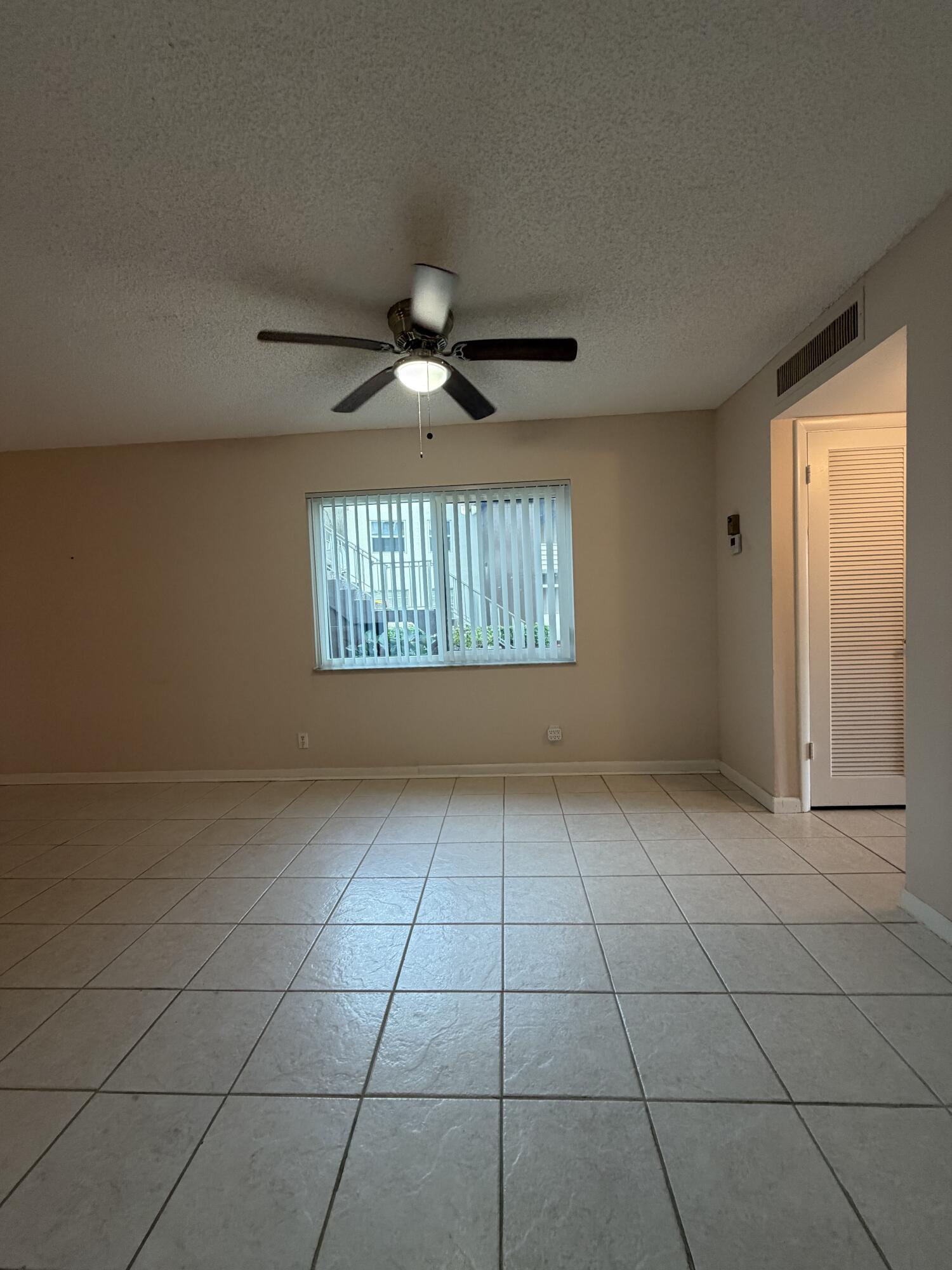 728 Normandy Lane, Unit P Delray Beach, FL 33484 - Photo 7 of 11 LIVING ROOM2