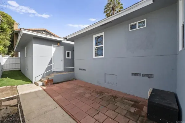 a front view of house with yard