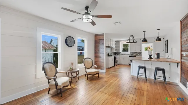 $249,900 | 611 Qualls Street, Gonzales, TX 78629