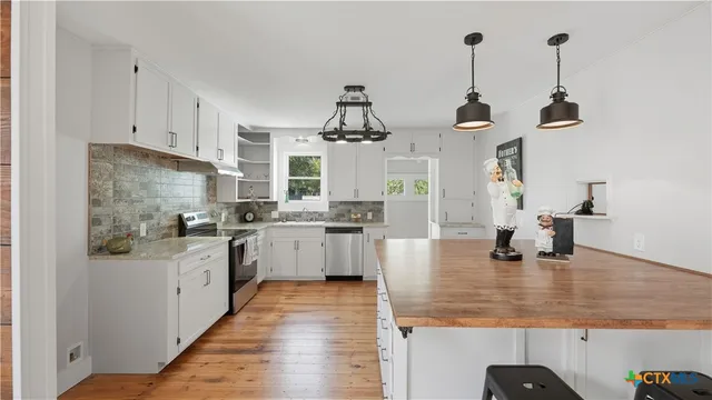 $249,900 | 611 Qualls Street, Gonzales, TX 78629