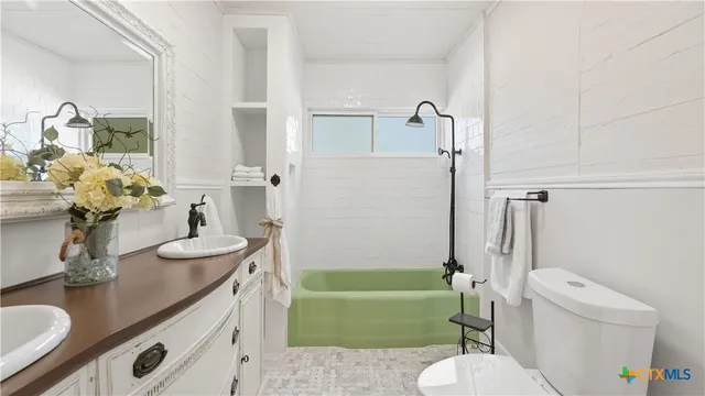 $249,900 | 611 Qualls Street, Gonzales, TX 78629