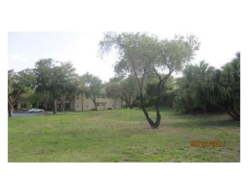 741 Lyons Road, Unit 17106 Coconut Creek, FL 33063 - Photo 24 of 28 a view of a big yard