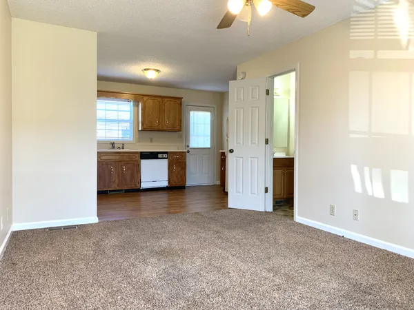 $1,095 | 811 Flyer Court, Oak Grove, KY 42262