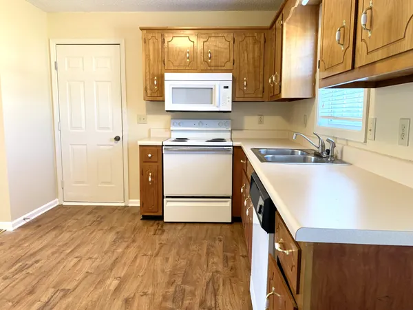 $1,095 | 811 Flyer Court, Oak Grove, KY 42262