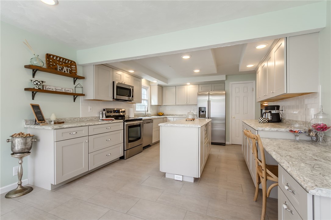 48 Bromley Road Pittsford, NY 14534 - Photo 11 of 50