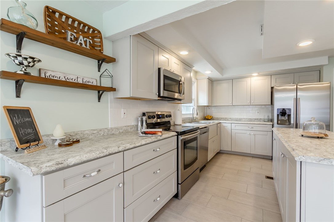 48 Bromley Road Pittsford, NY 14534 - Photo 12 of 50