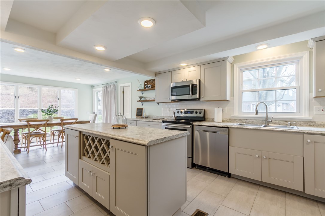 48 Bromley Road Pittsford, NY 14534 - Photo 14 of 50