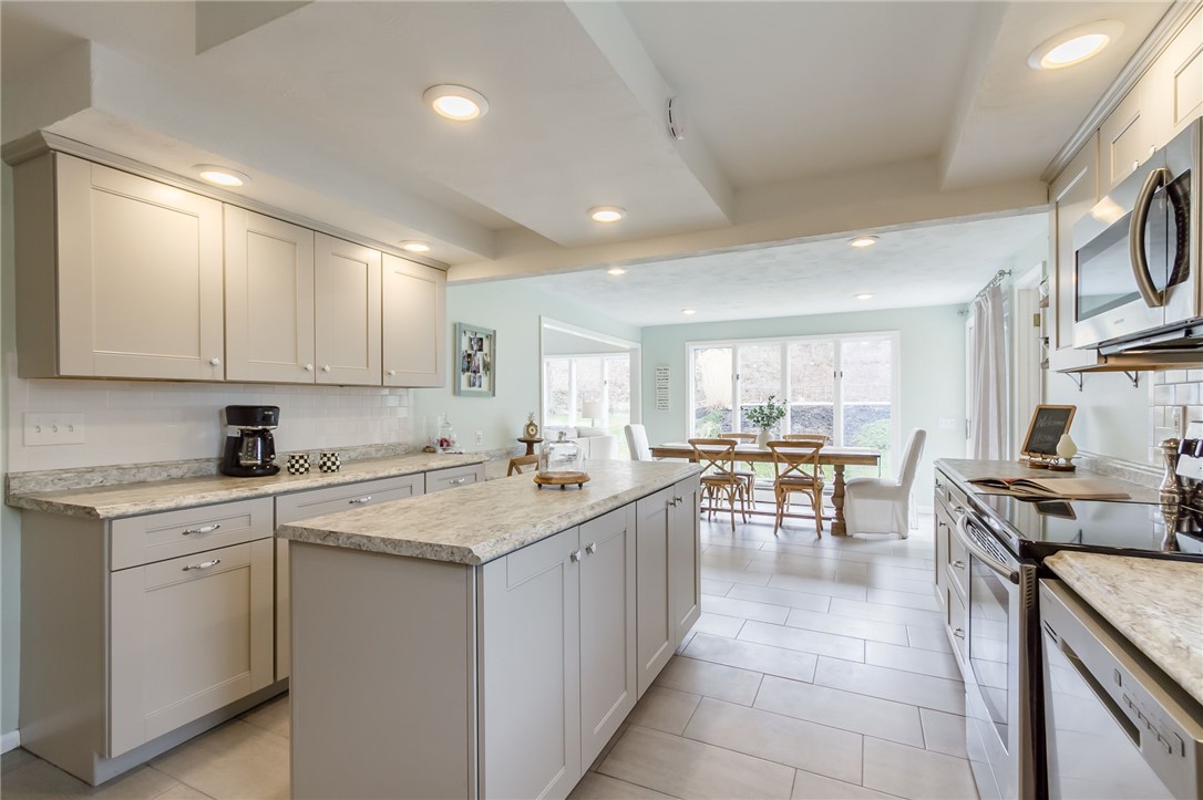 48 Bromley Road Pittsford, NY 14534 - Photo 15 of 50