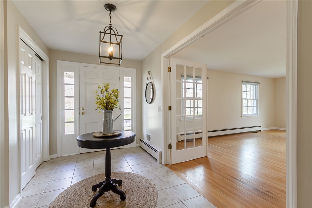 48 Bromley Road Pittsford, NY 14534 - Photo 5 of 50