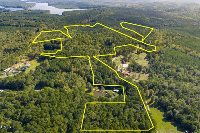 a view of a tennis court